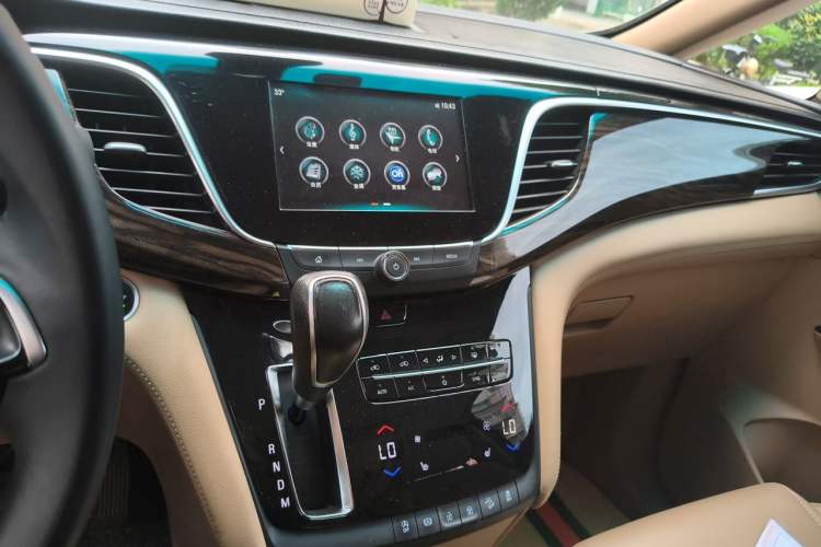 Used Buick GL8 2017 ES 28T Luxury Model China V Standard Audio And AC Panel