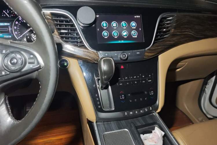 Used Buick GL8 2017 ES 28T Flagship Model China V Standard Audio And AC Panel