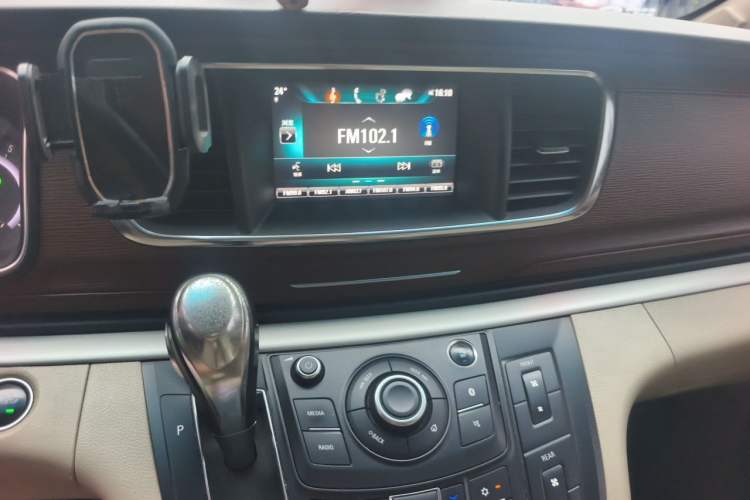 Used Buick GL8 2017 25S Luxury Version China V Standard Audio And AC Panel