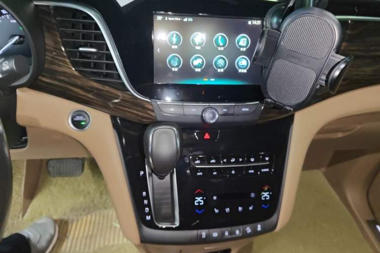 Used Buick GL8 2017 ES 28T Flagship Model China V Standard Audio And AC Panel
