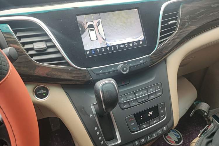 Used Buick GL8 2017 ES 28T Premium Version China V Standard Audio And AC Panel