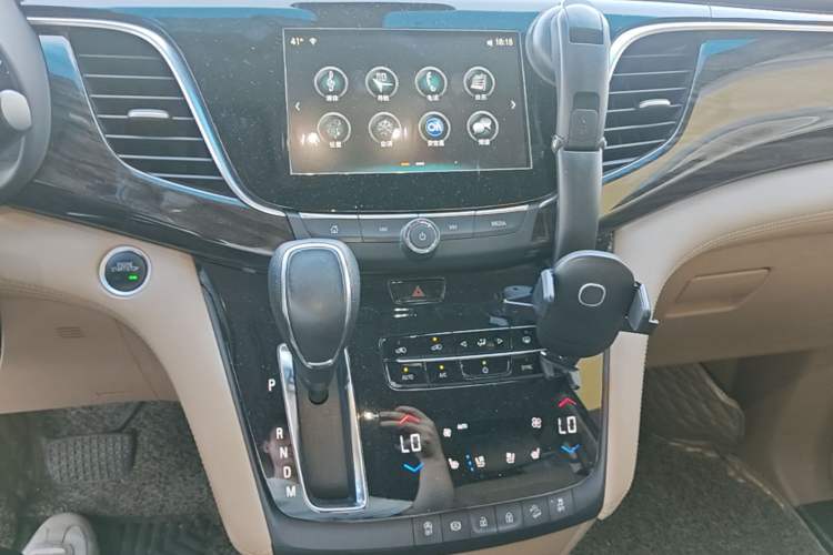 Used Buick GL8 2017 ES 28T Flagship Model China V Standard Audio And AC Panel