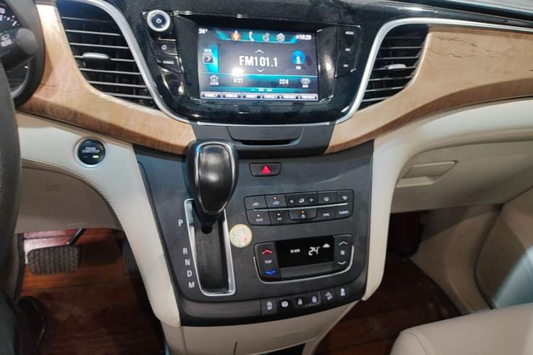 Used Buick GL8 2017 ES 28T Comfort Model China V Standard Audio And AC Panel