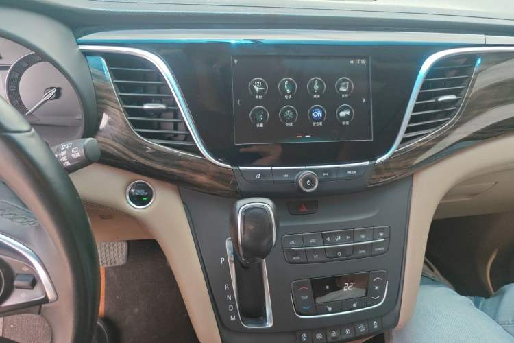 Used Buick GL8 2017 ES 28T Premium Version China V Standard Audio And AC Panel