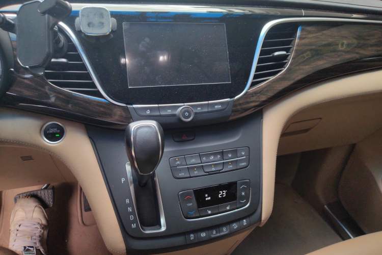 Used Buick GL8 2017 ES 28T Premium Version China V Standard Audio And AC Panel