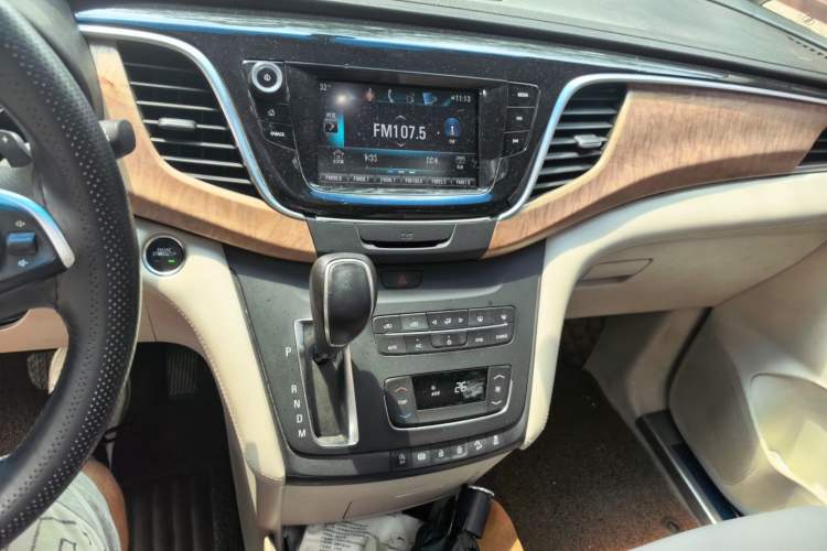 Used Buick GL8 2017 ES 28T Comfort Model China V Standard Audio And AC Panel