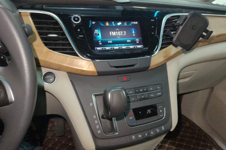 Used Buick GL8 2017 ES 28T Comfort Model China V Standard Audio And AC Panel
