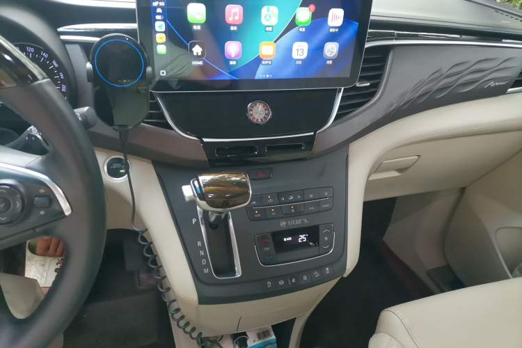 Used Buick GL8 2017 ES 28T Comfort Model China V Standard Audio And AC Panel