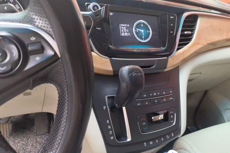 Used Buick GL8 2017 ES 28T Comfort Model China V Standard Audio And AC Panel
