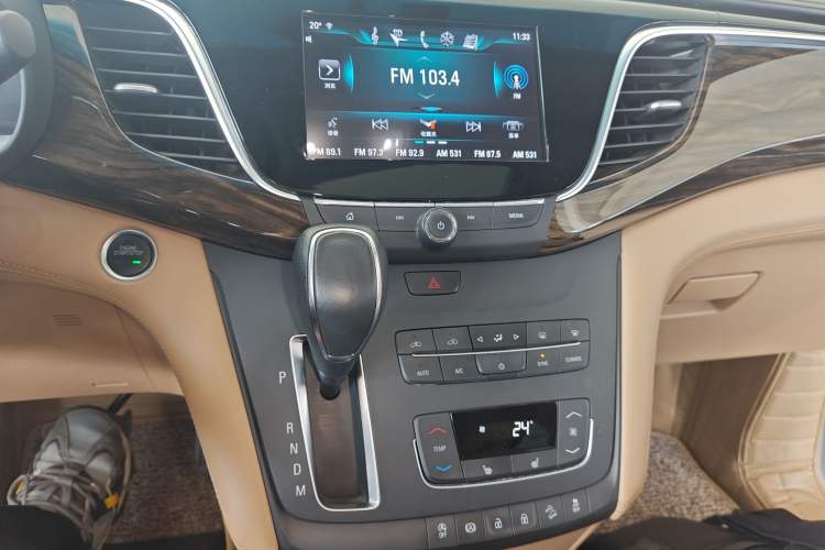 Used Buick GL8 2017 ES 28T Premium Version China V Standard Audio And AC Panel