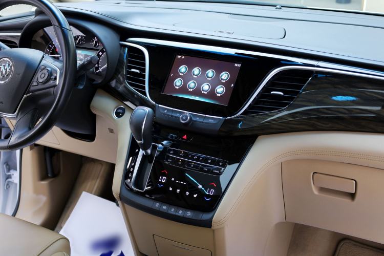 Used Buick GL8 2017 ES 28T Flagship Model China V Standard Audio And AC Panel