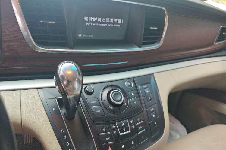 Used Buick GL8 2017 25S Luxury Version China V Standard Audio And AC Panel