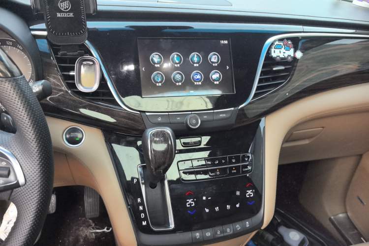 Used Buick GL8 2017 ES 28T Flagship Model China V Standard Audio And AC Panel