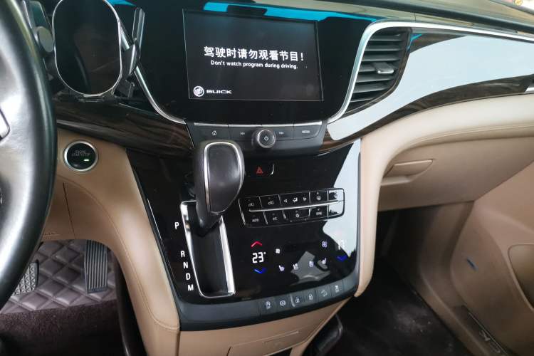 Used Buick GL8 2017 ES 28T Flagship Model China V Standard Audio And AC Panel