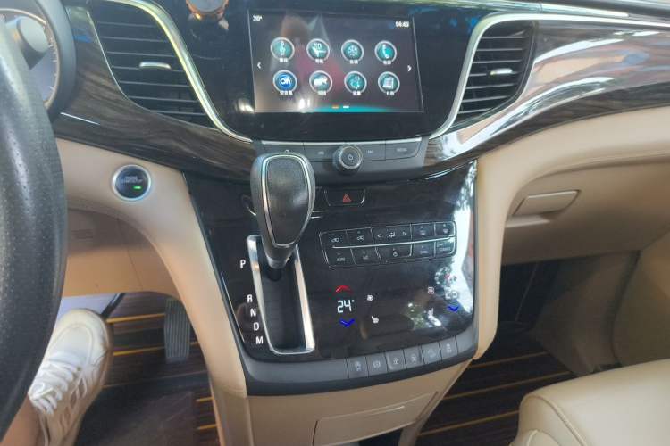 Used Buick GL8 2017 ES 28T Luxury Model China V Standard Audio And AC Panel