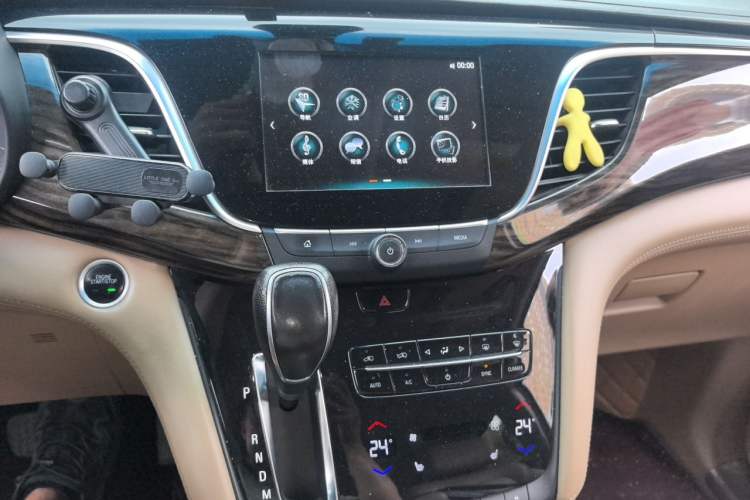 Used Buick GL8 2017 ES 28T Luxury Model China V Standard Audio And AC Panel