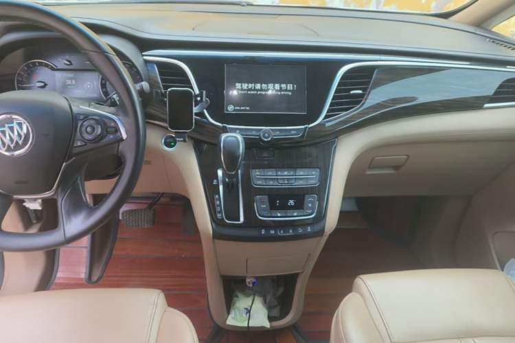Used Buick GL8 2017 ES 28T Premium Version China V Standard Audio And AC Panel