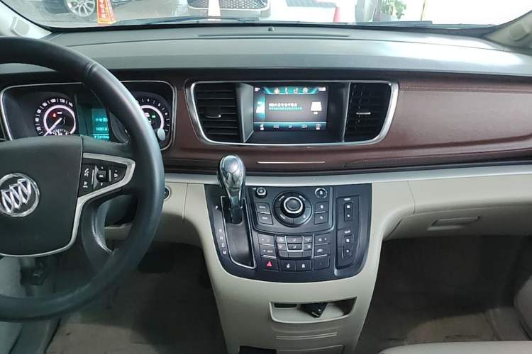 Used Buick GL8 2017 25S Luxury Version China V Standard Audio And AC Panel