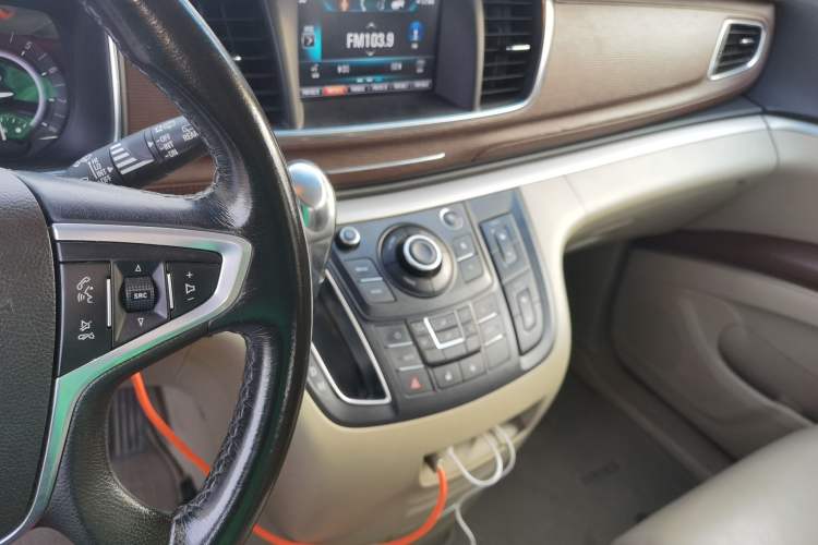 Used Buick GL8 2017 25S Luxury Version China V Standard Audio And AC Panel