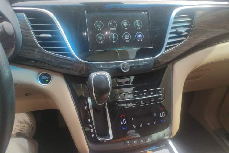 Used Buick GL8 2017 ES 28T Flagship Model China V Standard Audio And AC Panel