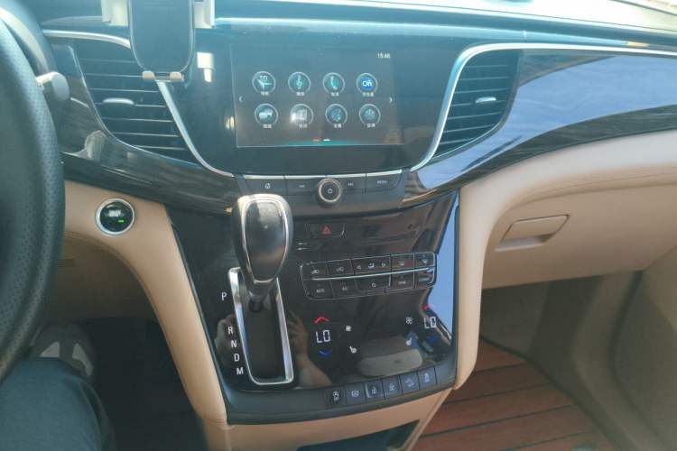 Used Buick GL8 2017 ES 28T Luxury Model China V Standard Audio And AC Panel