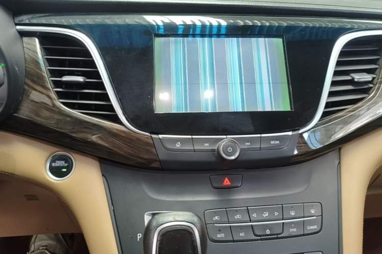 Used Buick GL8 2017 ES 28T Premium Version China V Standard Audio And AC Panel