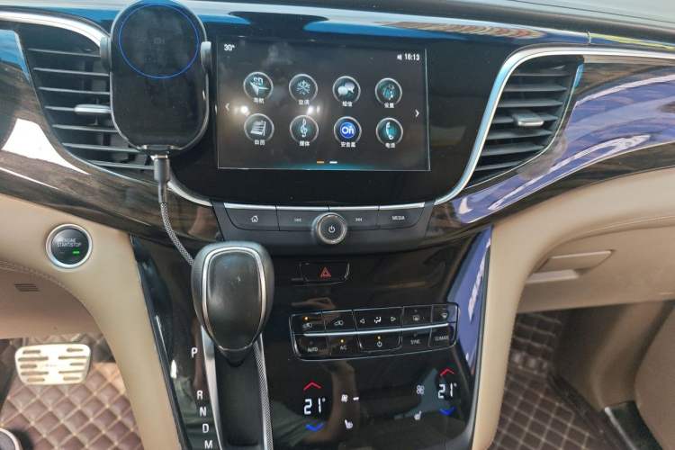 Used Buick GL8 2017 ES 28T Luxury Model China V Standard Audio And AC Panel