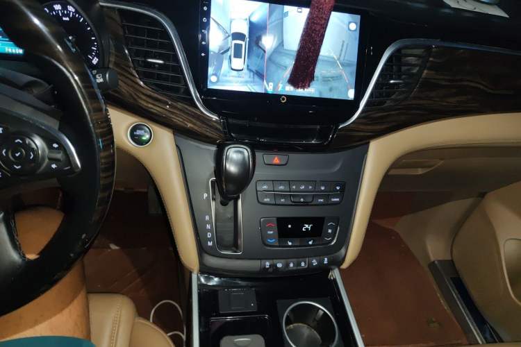 Used Buick GL8 2017 ES 28T Premium Version China V Standard Audio And AC Panel