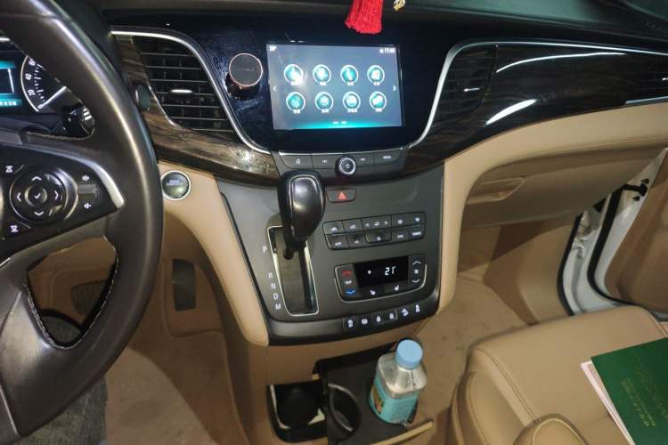 Used Buick GL8 2017 ES 28T Premium Version China V Standard Audio And AC Panel