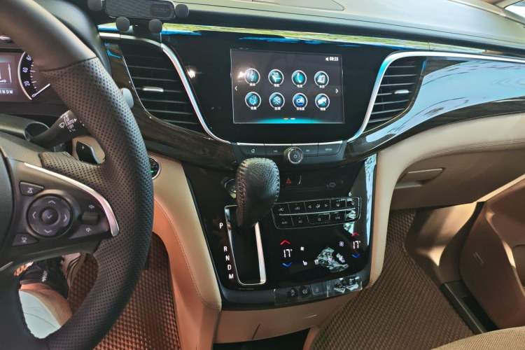 Used Buick GL8 2017 ES 28T Flagship Model China V Standard Audio And AC Panel