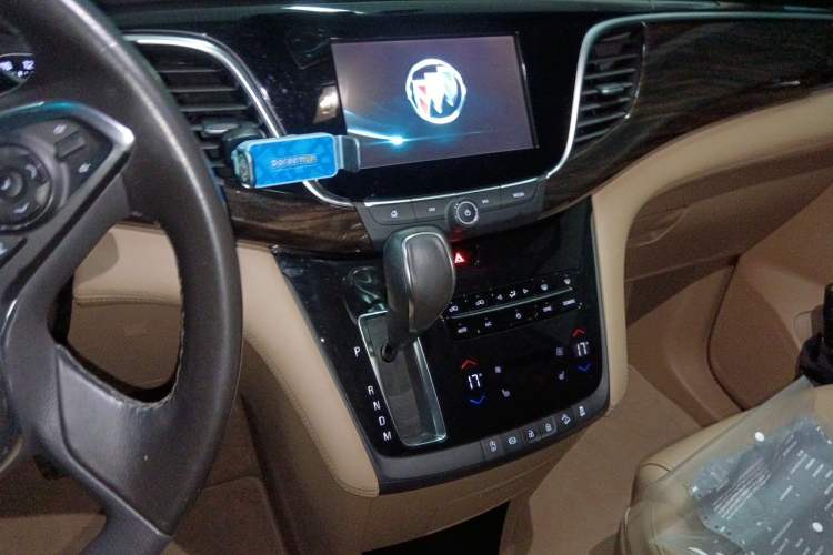 Used Buick GL8 2017 ES 28T Luxury Model China V Standard Audio And AC Panel