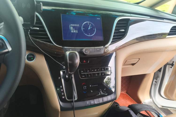 Used Buick GL8 2017 ES 28T Luxury Model China V Standard Audio And AC Panel