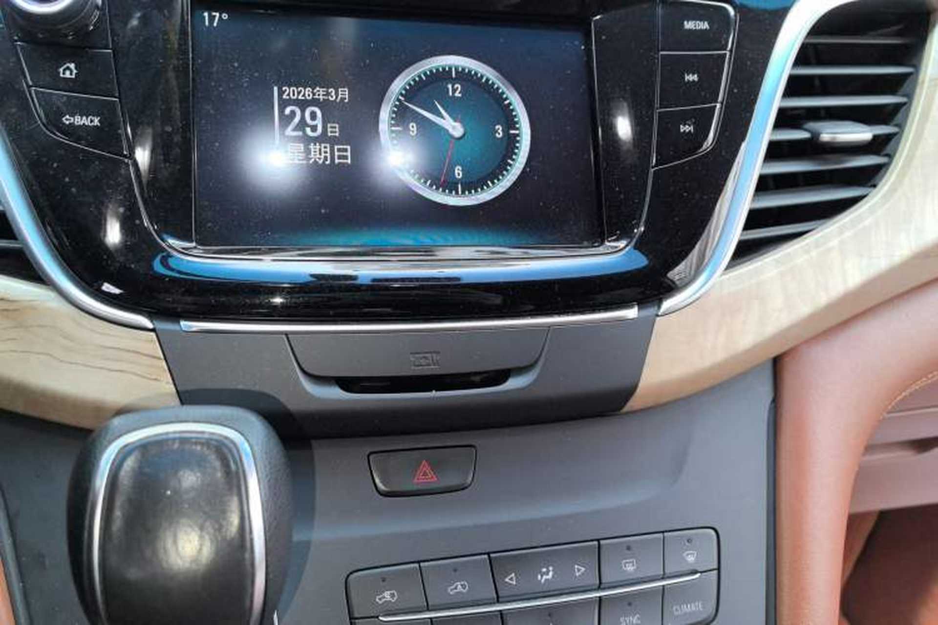 Used Buick GL8 2017 ES 28T Comfort Model China V Standard Audio And AC Panel