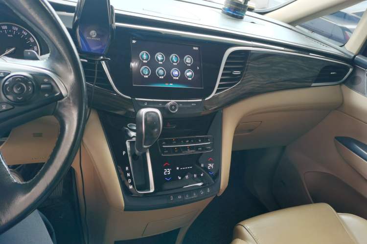 Used Buick GL8 2017 ES 28T Flagship Model China V Standard Audio And AC Panel