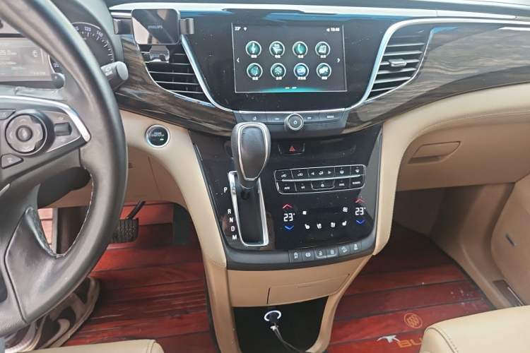 Used Buick GL8 2017 ES 28T Flagship Model China V Standard Audio And AC Panel
