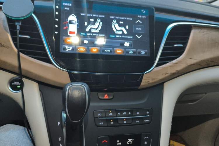 Used Buick GL8 2017 ES 28T Comfort Model China V Standard Audio And AC Panel