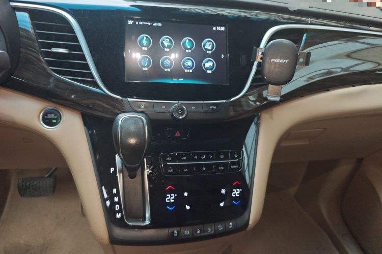 Used Buick GL8 2017 ES 28T Luxury Model China V Standard Audio And AC Panel