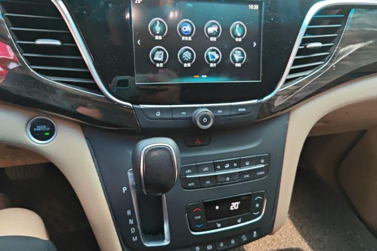 Used Buick GL8 2017 ES 28T Premium Version China V Standard Audio And AC Panel