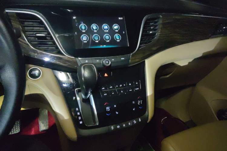 Used Buick GL8 2017 ES 28T Luxury Model China V Standard Audio And AC Panel