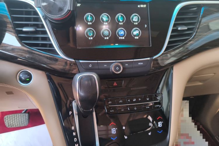Used Buick GL8 2017 ES 28T Luxury Model China V Standard Audio And AC Panel