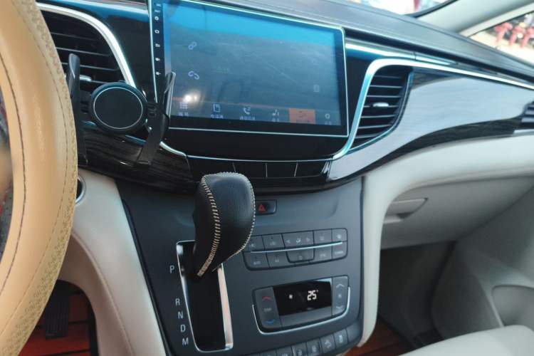 Used Buick GL8 2017 ES 28T Comfort Model China V Standard Audio And AC Panel
