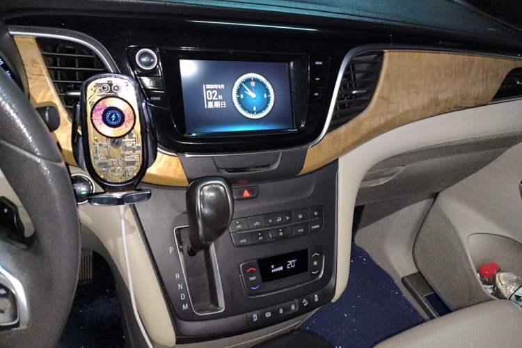 Used Buick GL8 2017 ES 28T Comfort Model China V Standard Audio And AC Panel