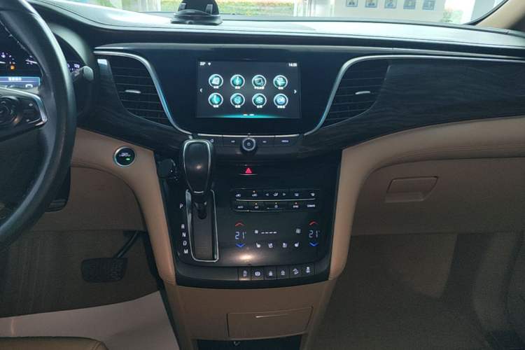 Used Buick GL8 2017 ES 28T Flagship Model China V Standard Audio And AC Panel