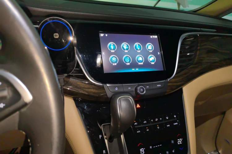 Used Buick GL8 2017 ES 28T Flagship Model China V Standard Audio And AC Panel