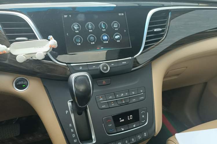 Used Buick GL8 2017 ES 28T Premium Version China V Standard Audio And AC Panel