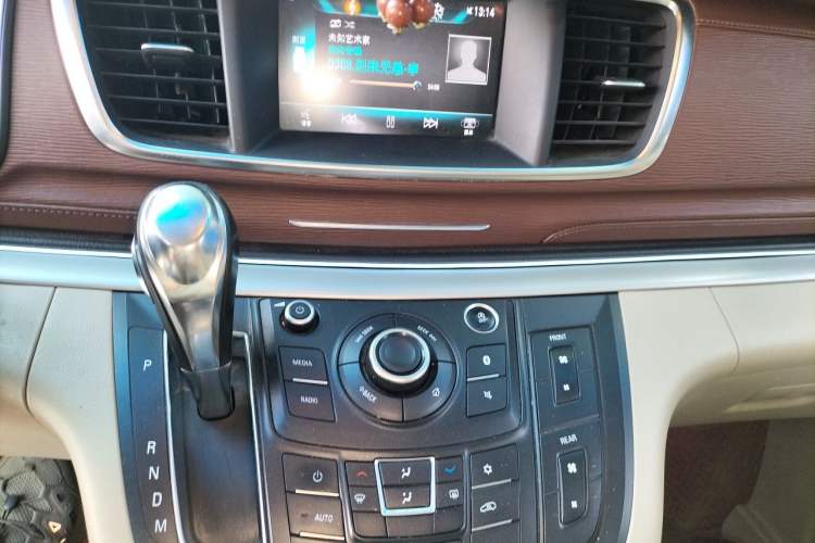 Used Buick GL8 2017 25S Luxury Version China V Standard Audio And AC Panel