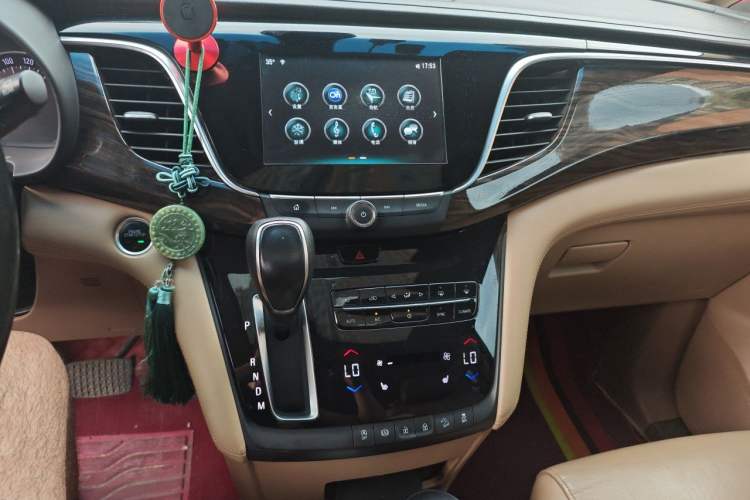 Used Buick GL8 2017 ES 28T Luxury Model China V Standard Audio And AC Panel