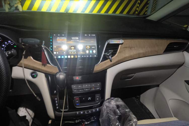 Used Buick GL8 2017 ES 28T Comfort Model China V Standard Audio And AC Panel