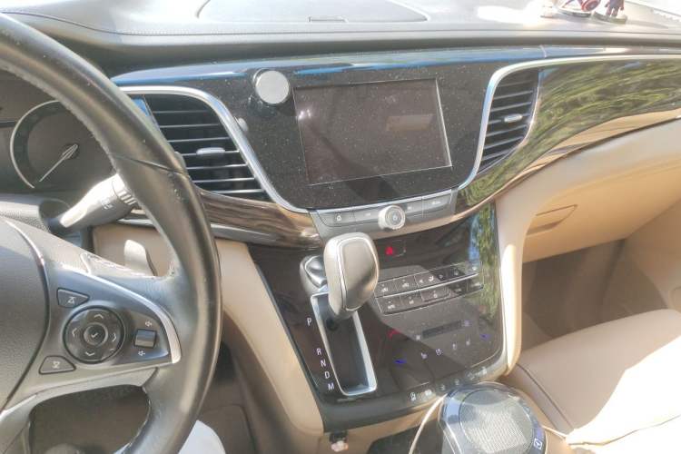 Used Buick GL8 2017 ES 28T Flagship Model China V Standard Audio And AC Panel