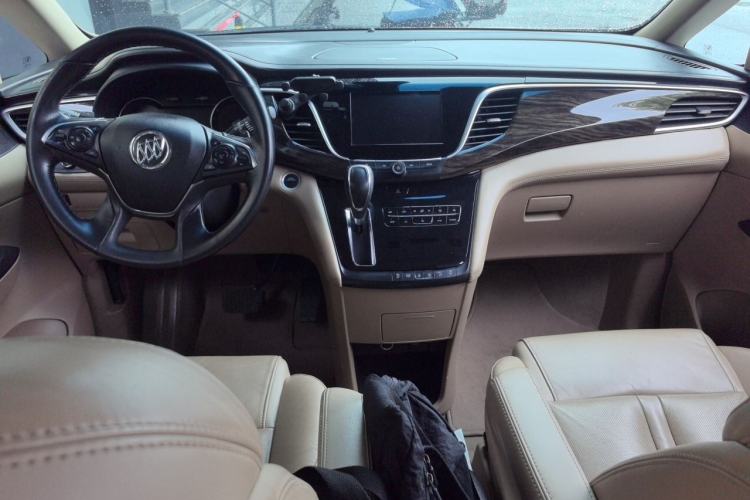 Used Buick GL8 2017 ES 28T Luxury Model China V Standard Center Console